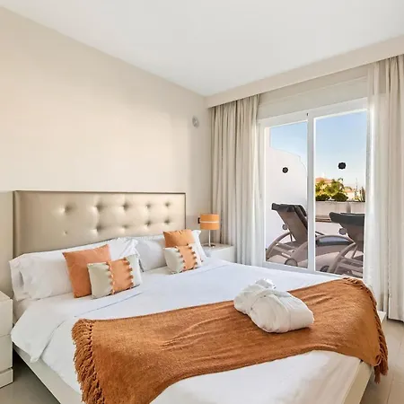 Stunning In With Kitchenette Apartment *